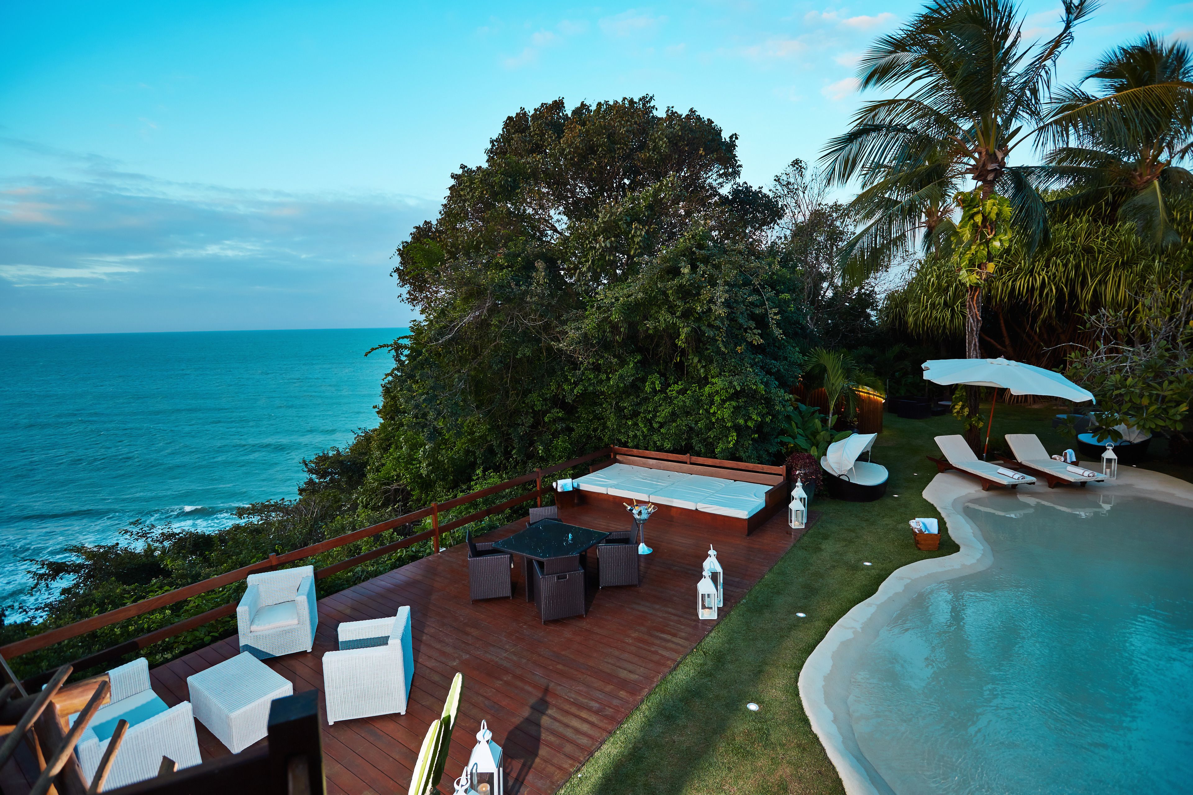 2 outdoor pools, sun loungers