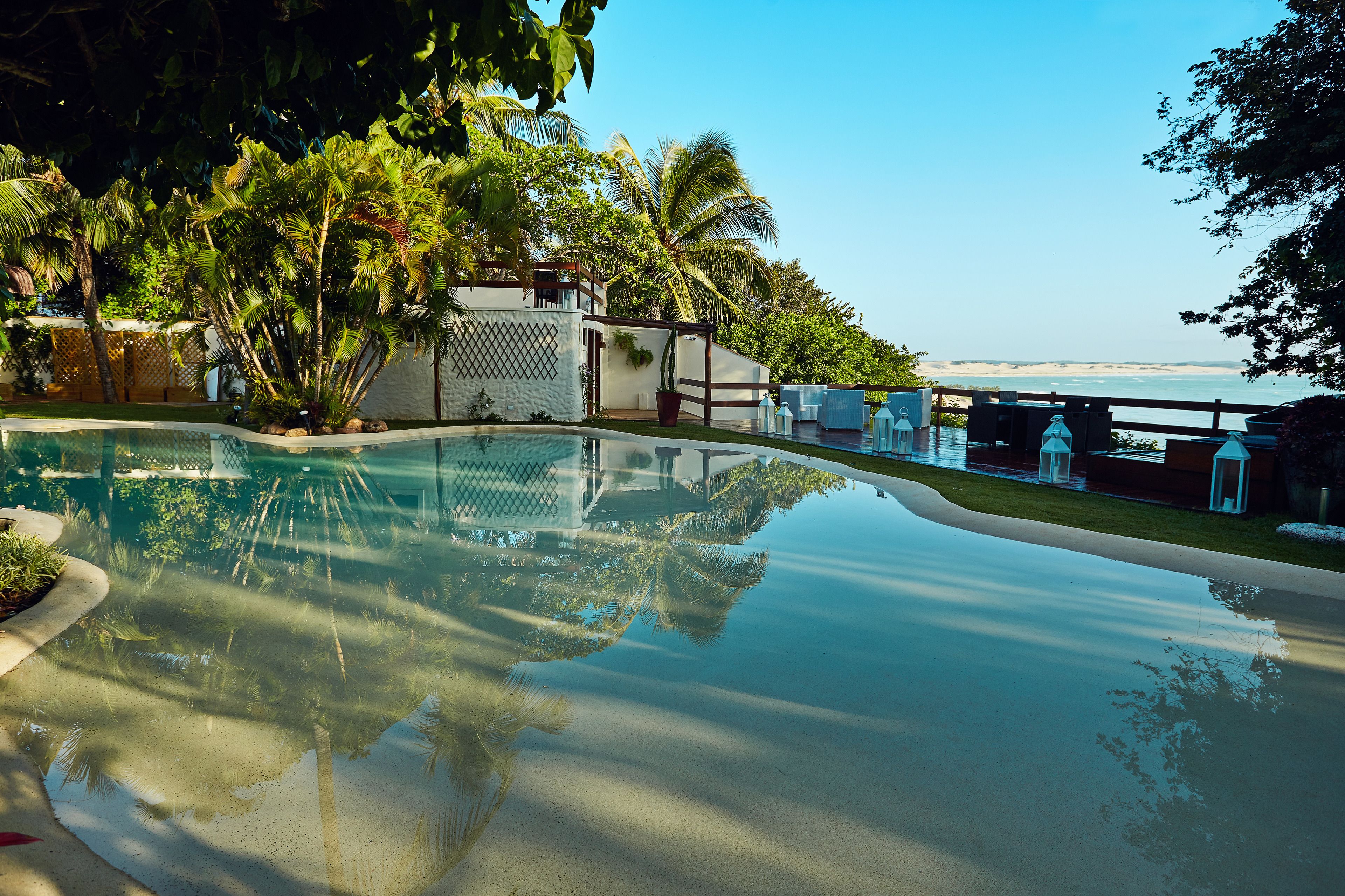 2 piscinas externas, espreguiçadeiras