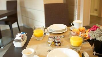Free daily continental breakfast