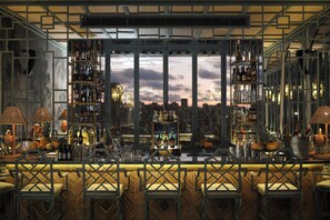 Bar (on property) - Hotel Albergo (Beirut)