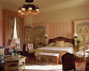 Deluxe Room | Premium bedding, down comforters, minibar, in-room safe - Hotel Albergo (Beirut)