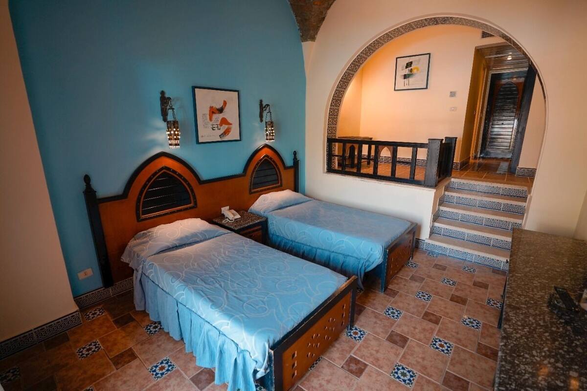 Quarto casal standard | Frigobar, cofres nos quartos, ferros/tábuas de passar roupa