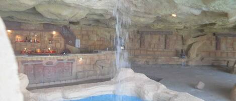 Swim-up bar