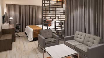 Suite Larga Estancia | Premium bedding, in-room safe, desk, blackout drapes
