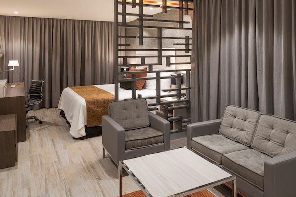 Suite Larga Estancia | Premium bedding, in-room safe, desk, blackout drapes