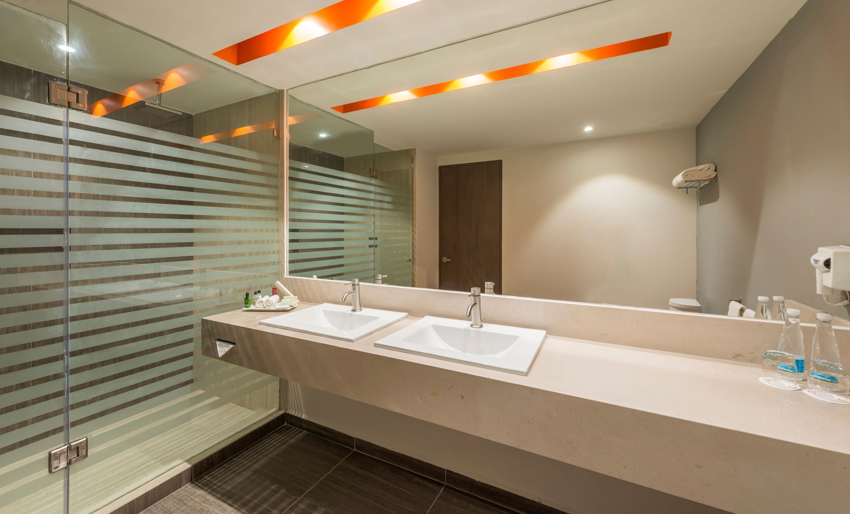 master suite | bathroom | free toiletries, hair dryer, towels