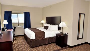 Suite, 1 King Bed with Whirlpool, Non Smoking | Premium bedding, pillow-top beds, in-room safe, desk
