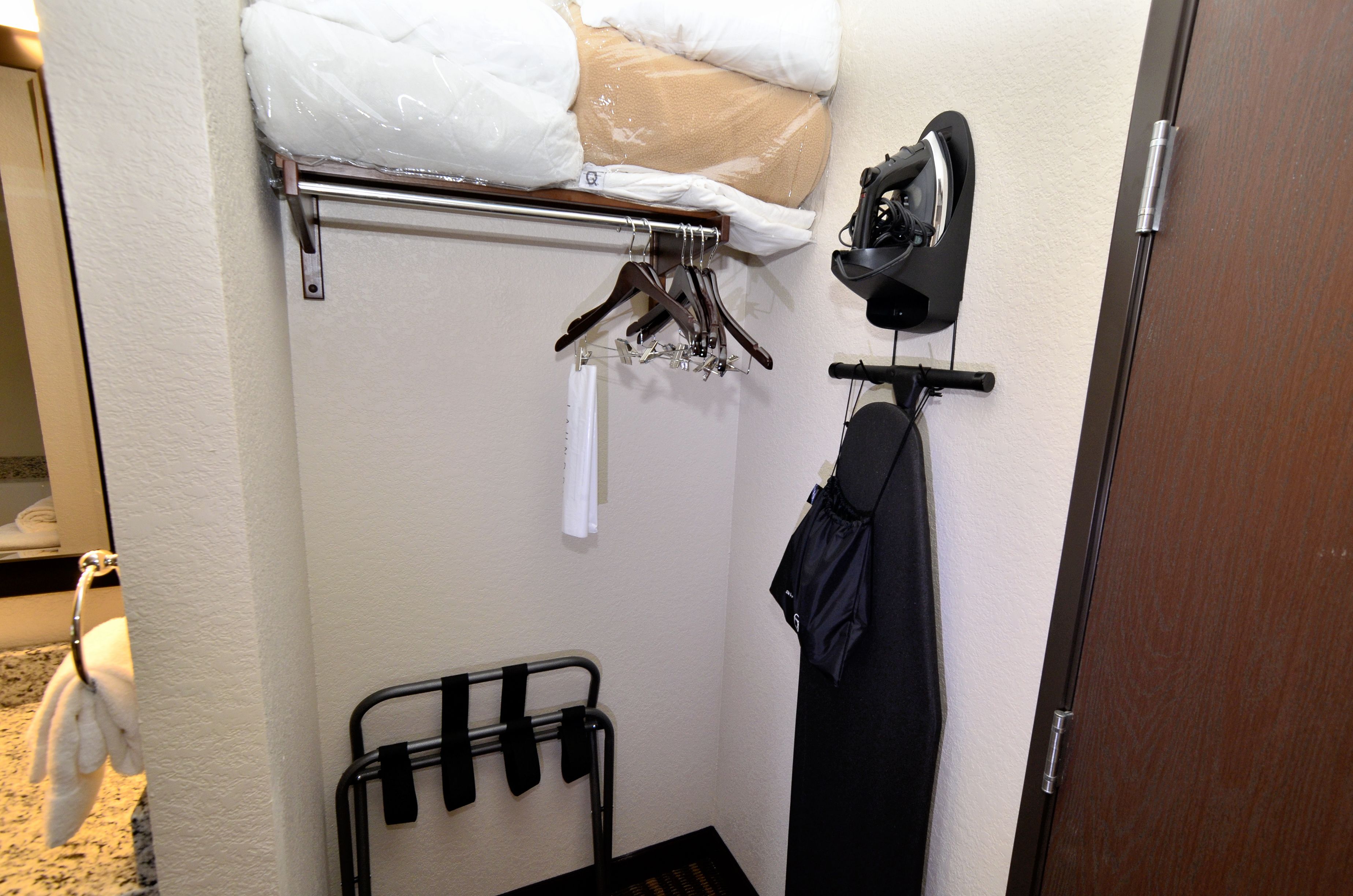 suite, 1 king bed with whirlpool, non smoking | premium bedding, pillow-top beds, in-room safe, desk