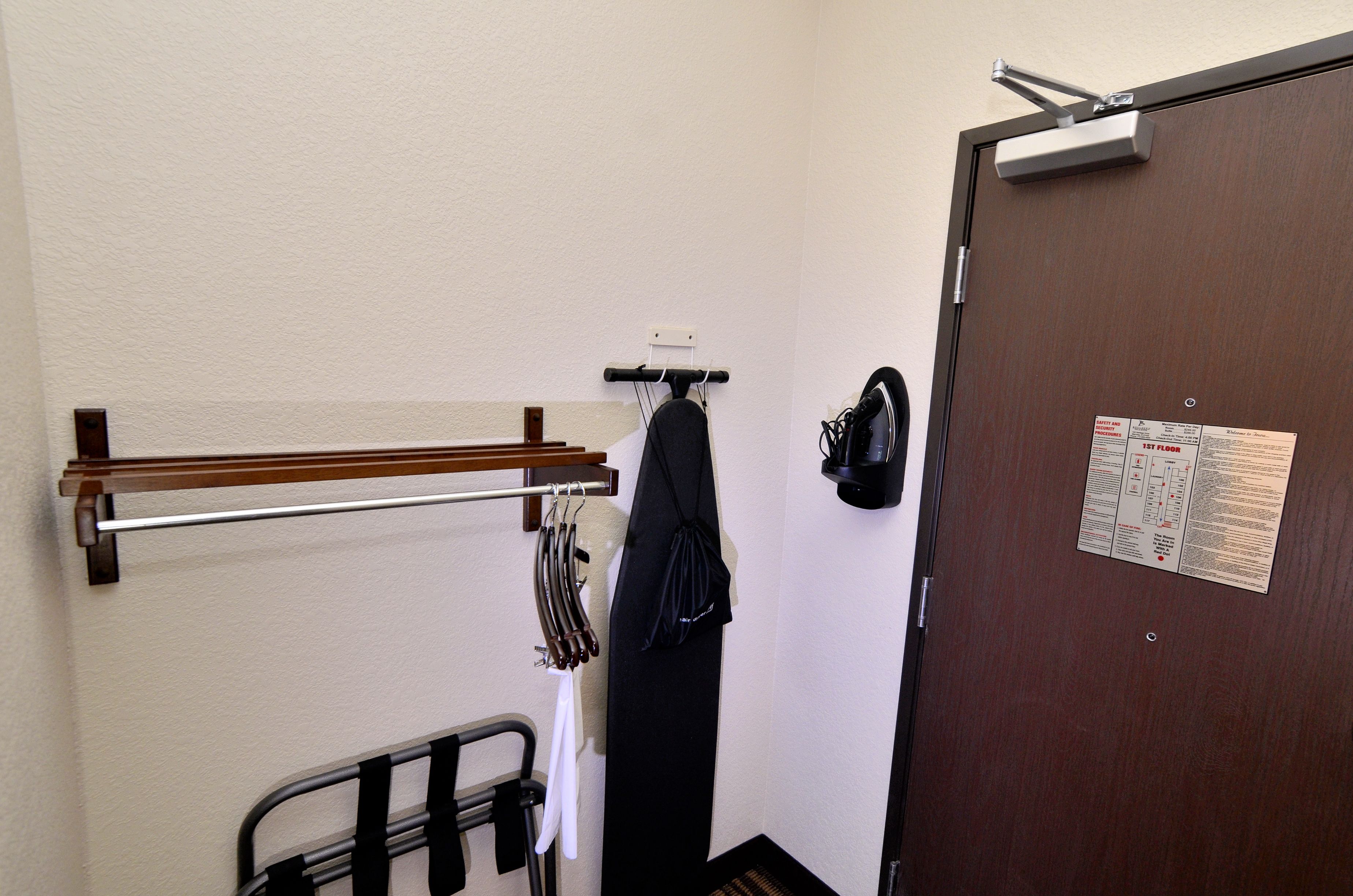 premium bedding, pillow-top beds, in-room safe, desk