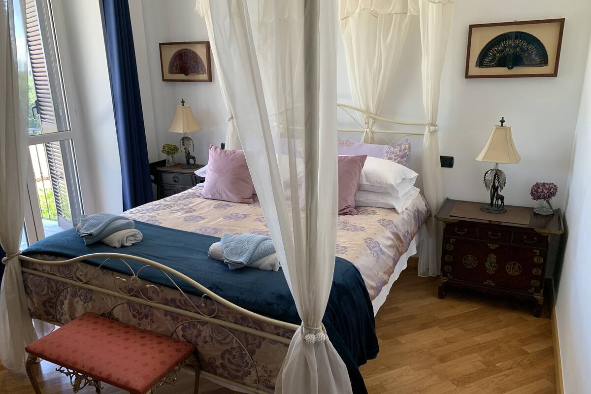 Romantic Double Room, 1 Queen Bed, Mountain View