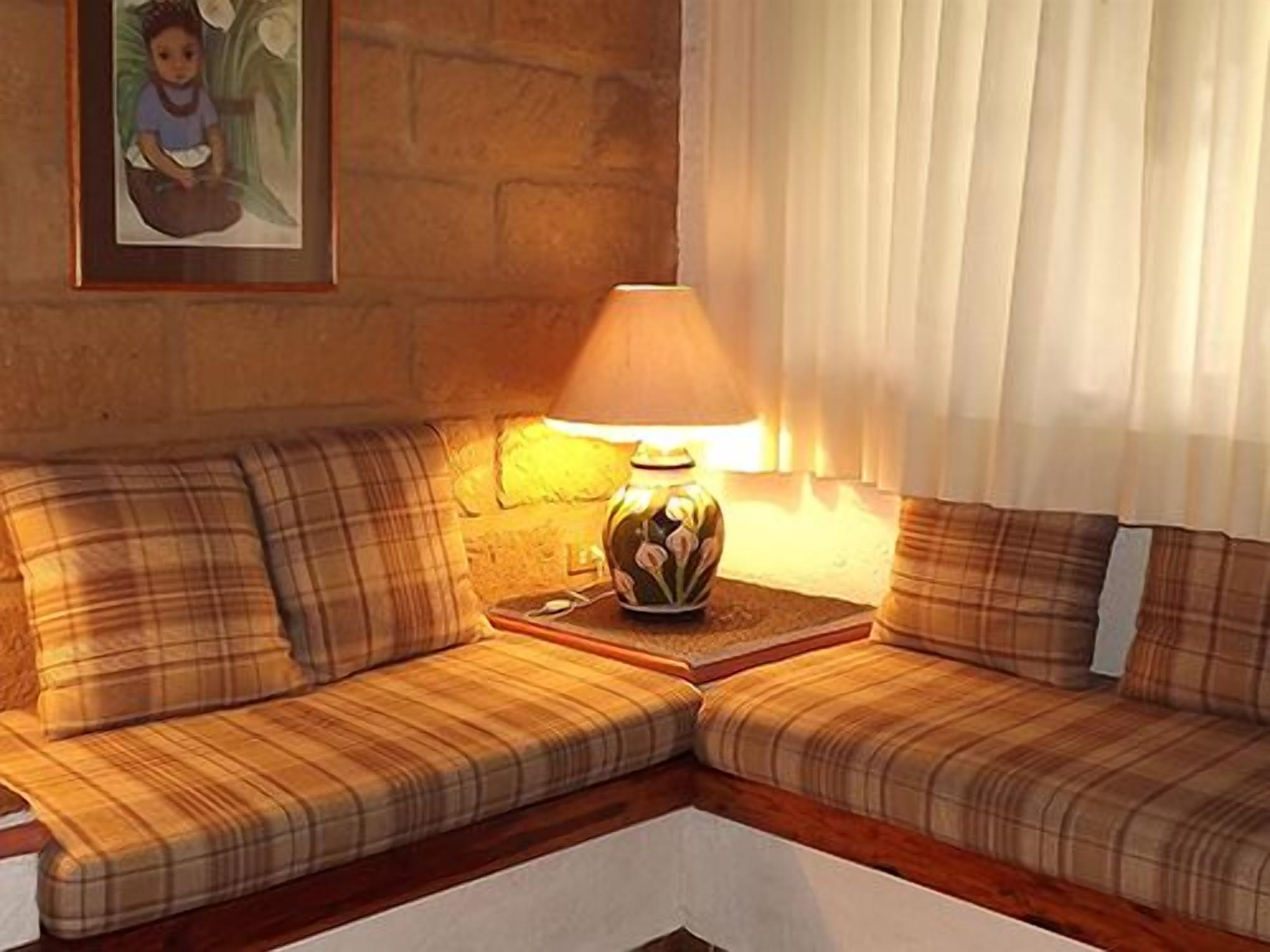 32-inch flat-screen tv with cable channels, tv