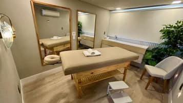 Body treatments, 1 treatment room, massages