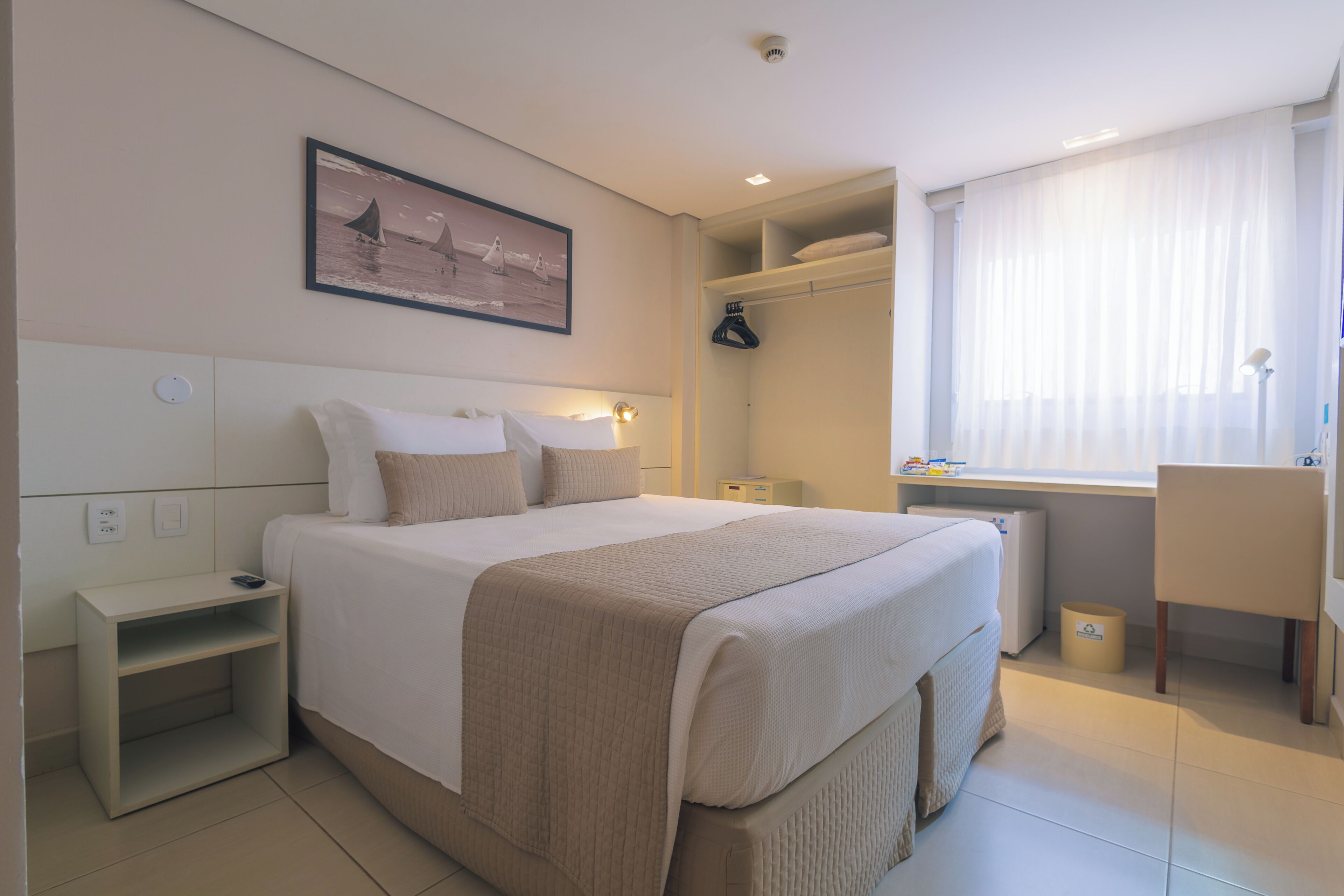 Superior Casal | Premium bedding, pillowtop beds, in-room safe, desk