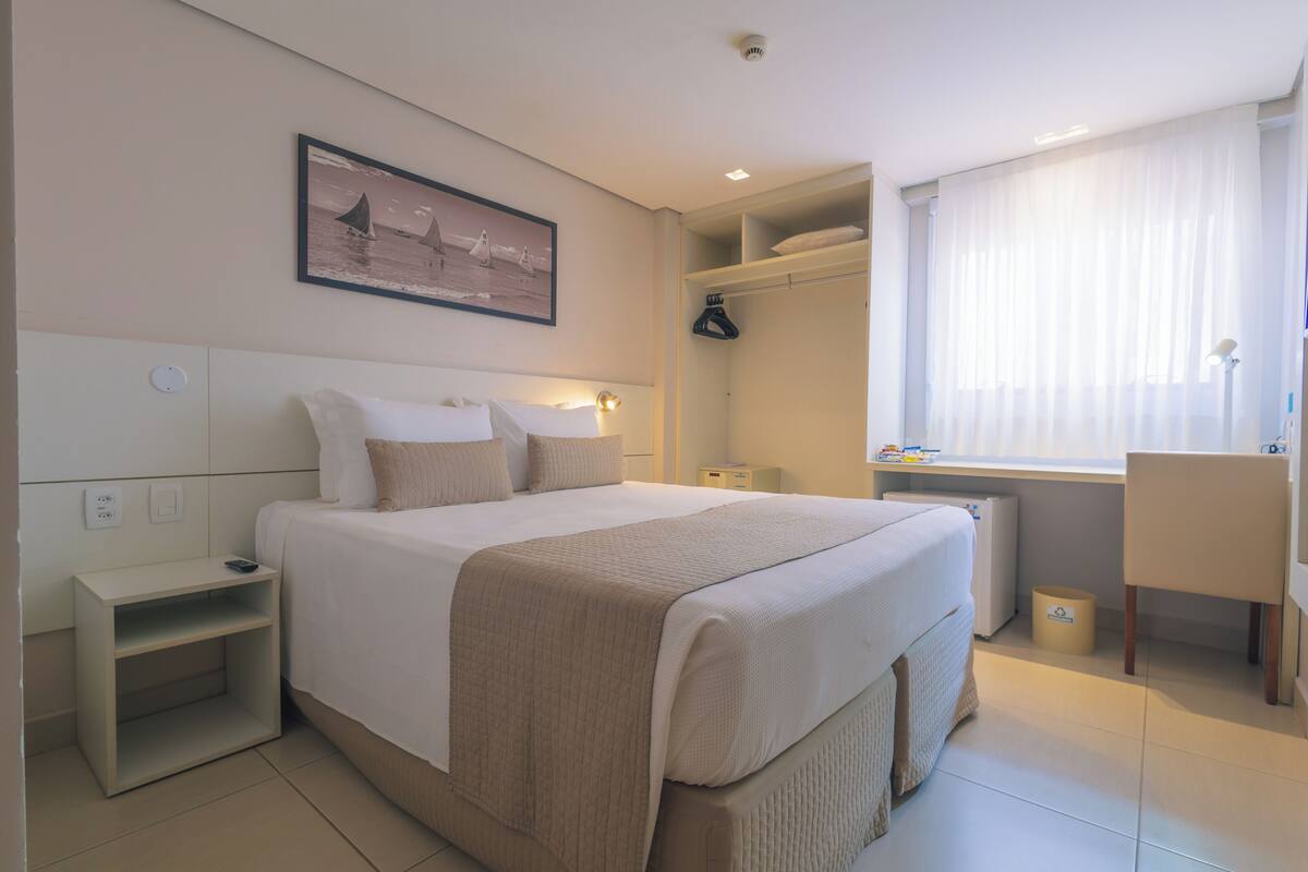 Superior Casal | Premium bedding, pillowtop beds, in-room safe, desk