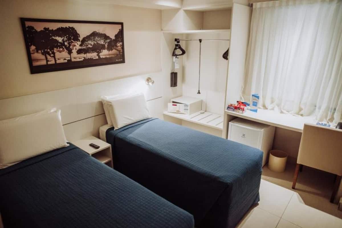 Superior Acessibilidade | 1 bedroom, premium bedding, pillowtop beds, in-room safe