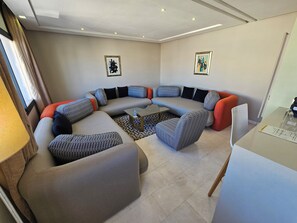 Presidential Suite | Living area | 42-inch flat-screen TV with satellite channels, TV
