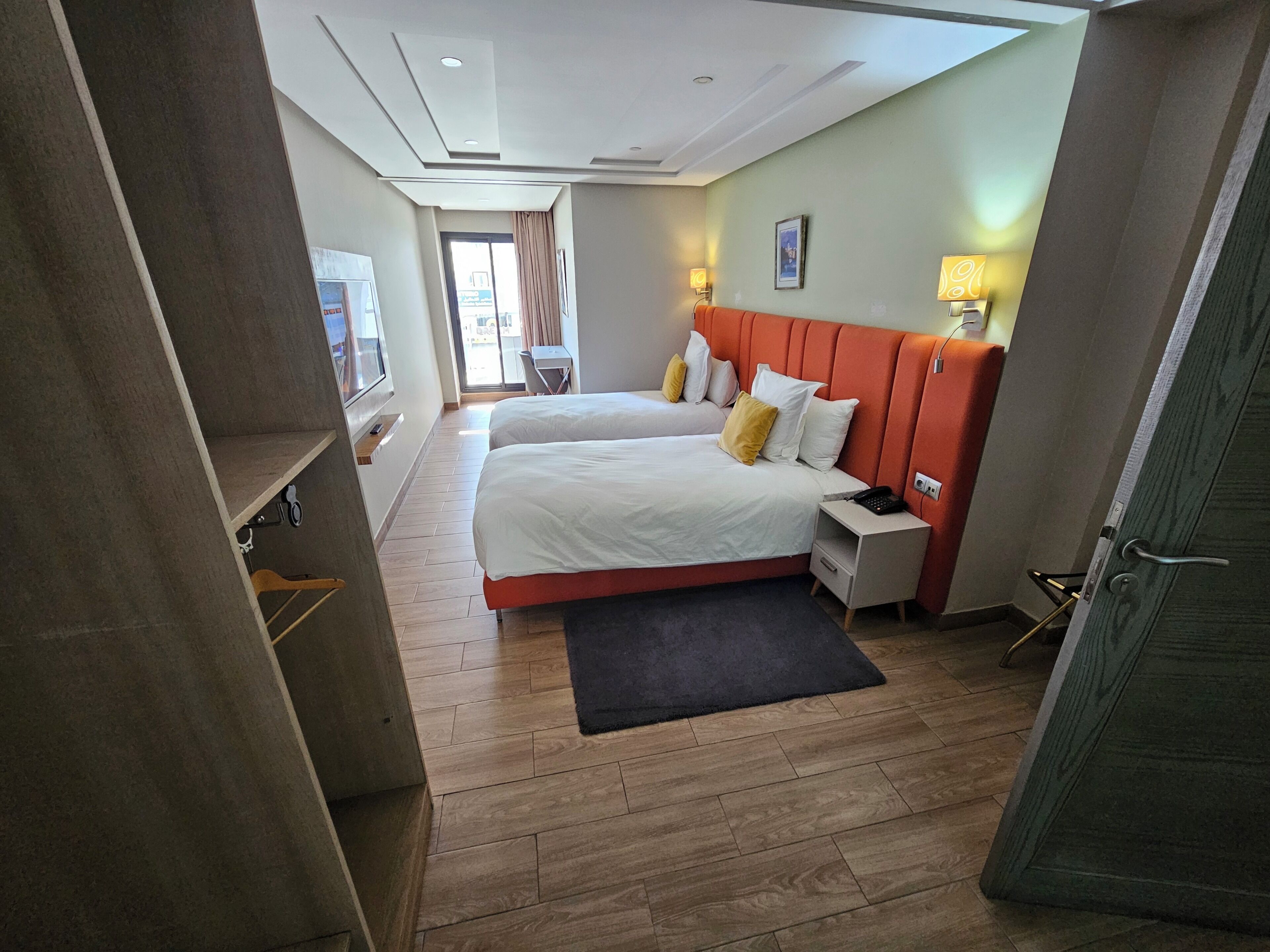 Deluxe Suite | 1 bedroom, premium bedding, pillowtop beds, in-room safe