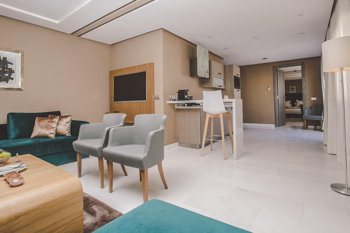 premium suite | 1 bedroom, premium bedding, pillow-top beds, in-room safe