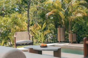 Literie de qualité, minibar contenant certains articles gratuits