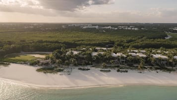 Plage privée, sable blanc, navette gratuite vers la plage