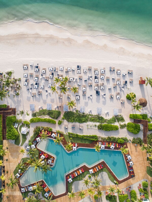 Privat strand, vit sandstrand och gratis transport till/från stranden