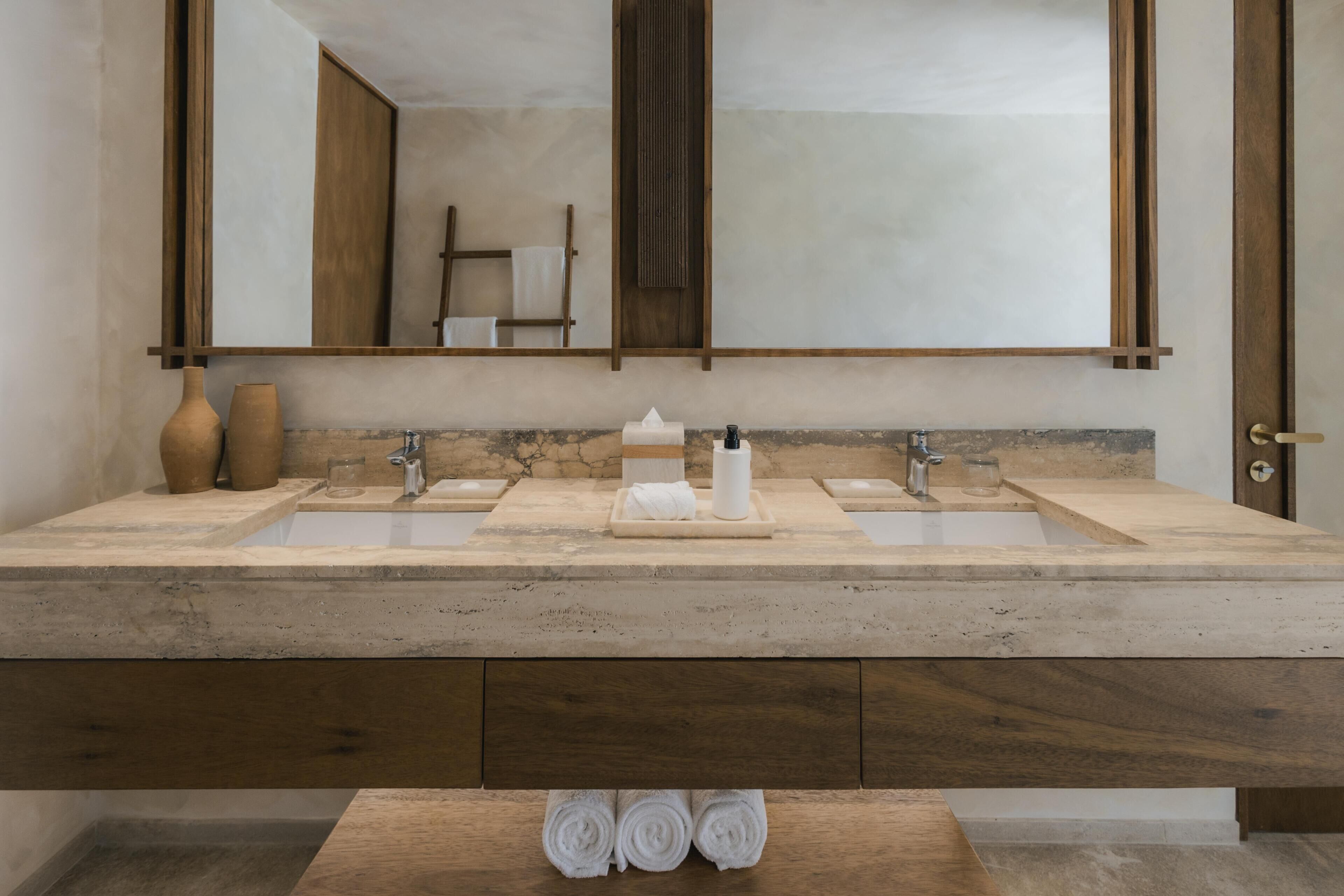 Combined shower/tub, eco-friendly toiletries, hair dryer, towels