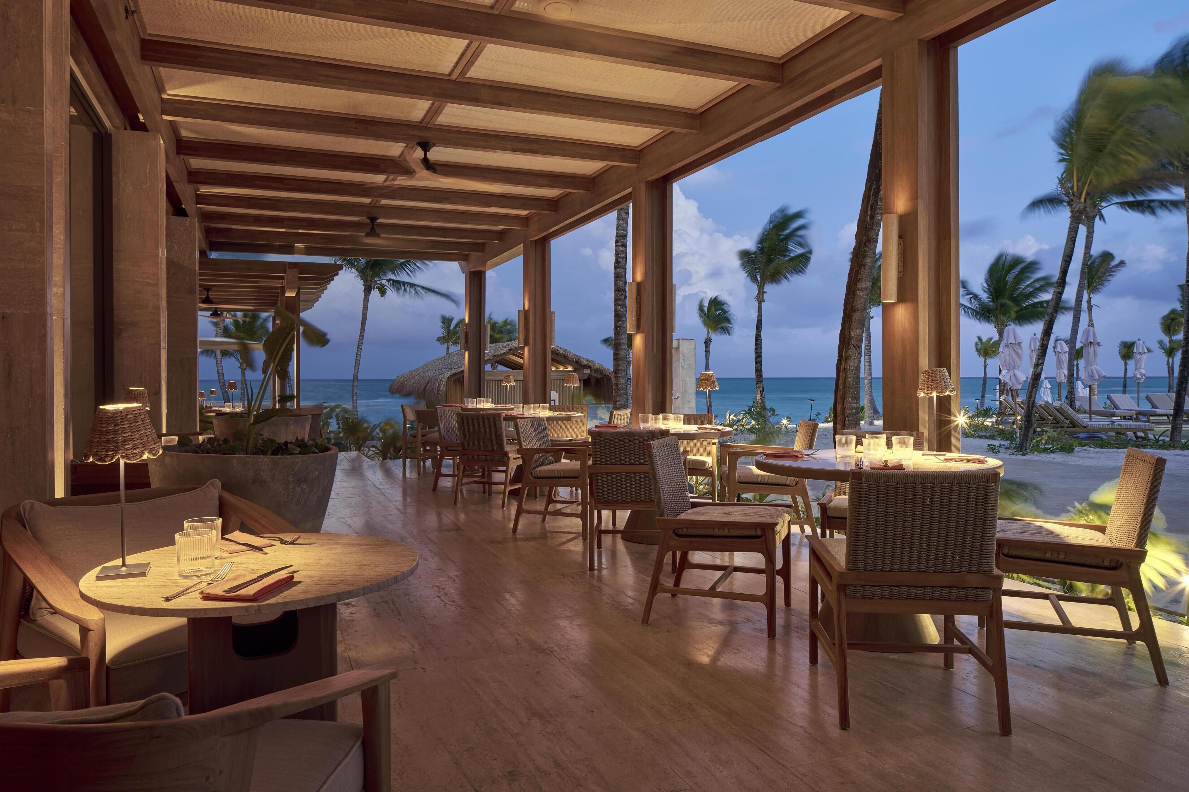 4 restaurants, ze serveren er diner 