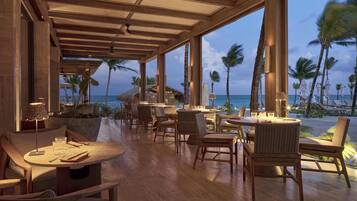 4 restaurants, ze serveren er diner