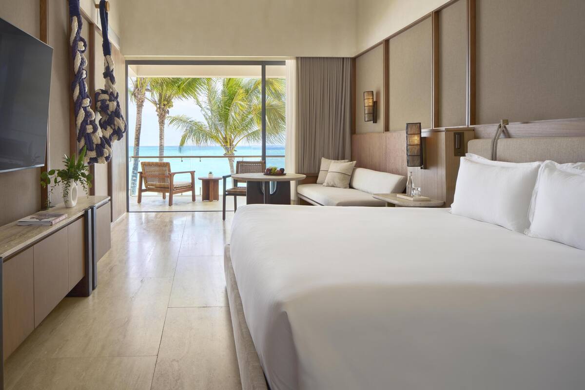 Room, 1 King Bed, Ocean View | Premium bedding, free minibar items, in-room safe, laptop workspace