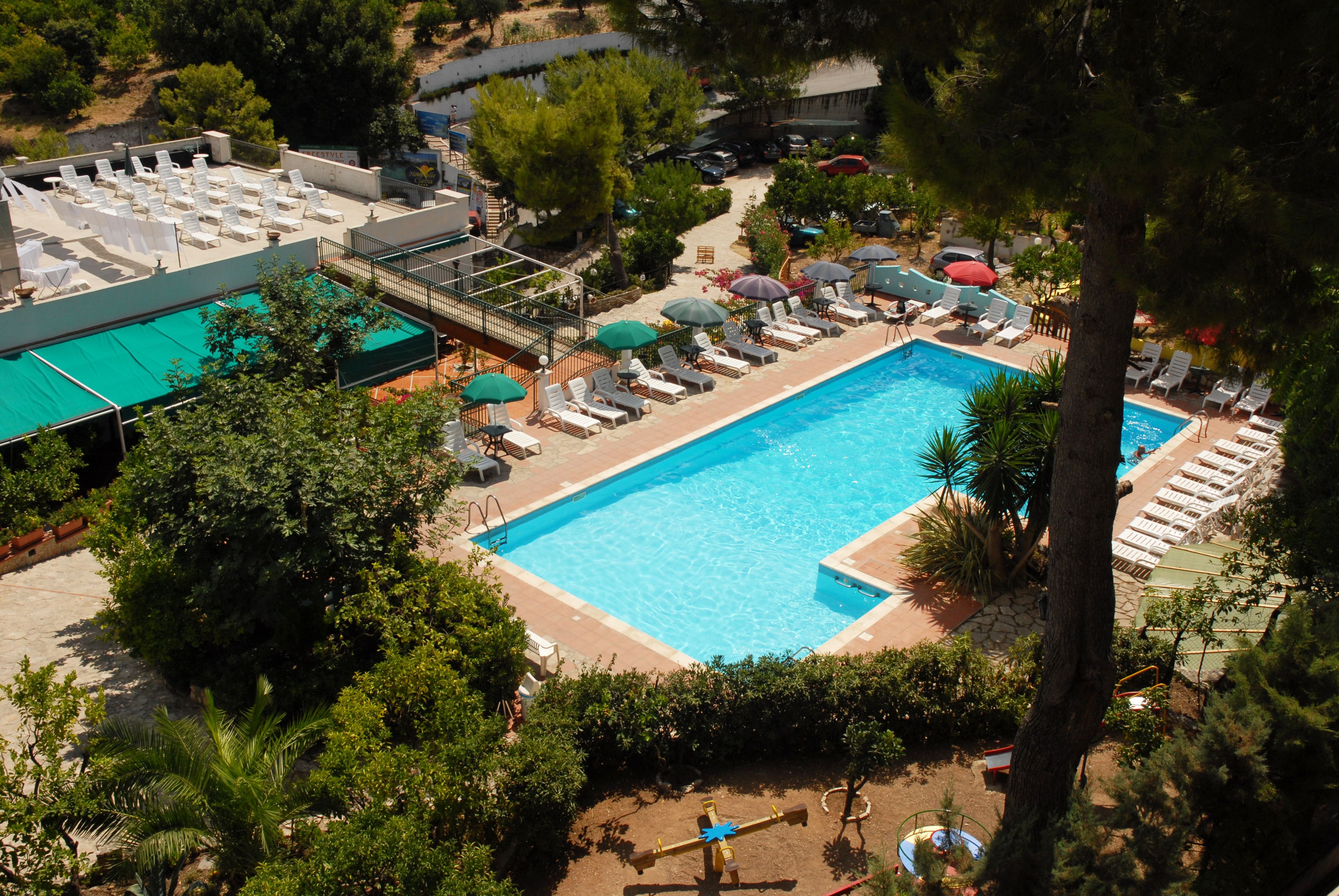 Außenpool, Liegestühle