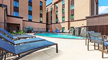 Kolam renang outdoor