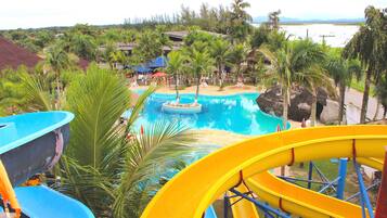 2 outdoor pools