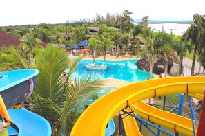 2 piscines extérieures