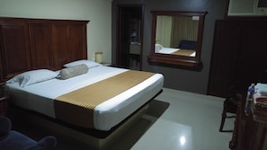 Tweepersoonskamer, 1 kingsize bed | Een kluis op de kamer, een strijkplank/strijkijzer, gratis wifi