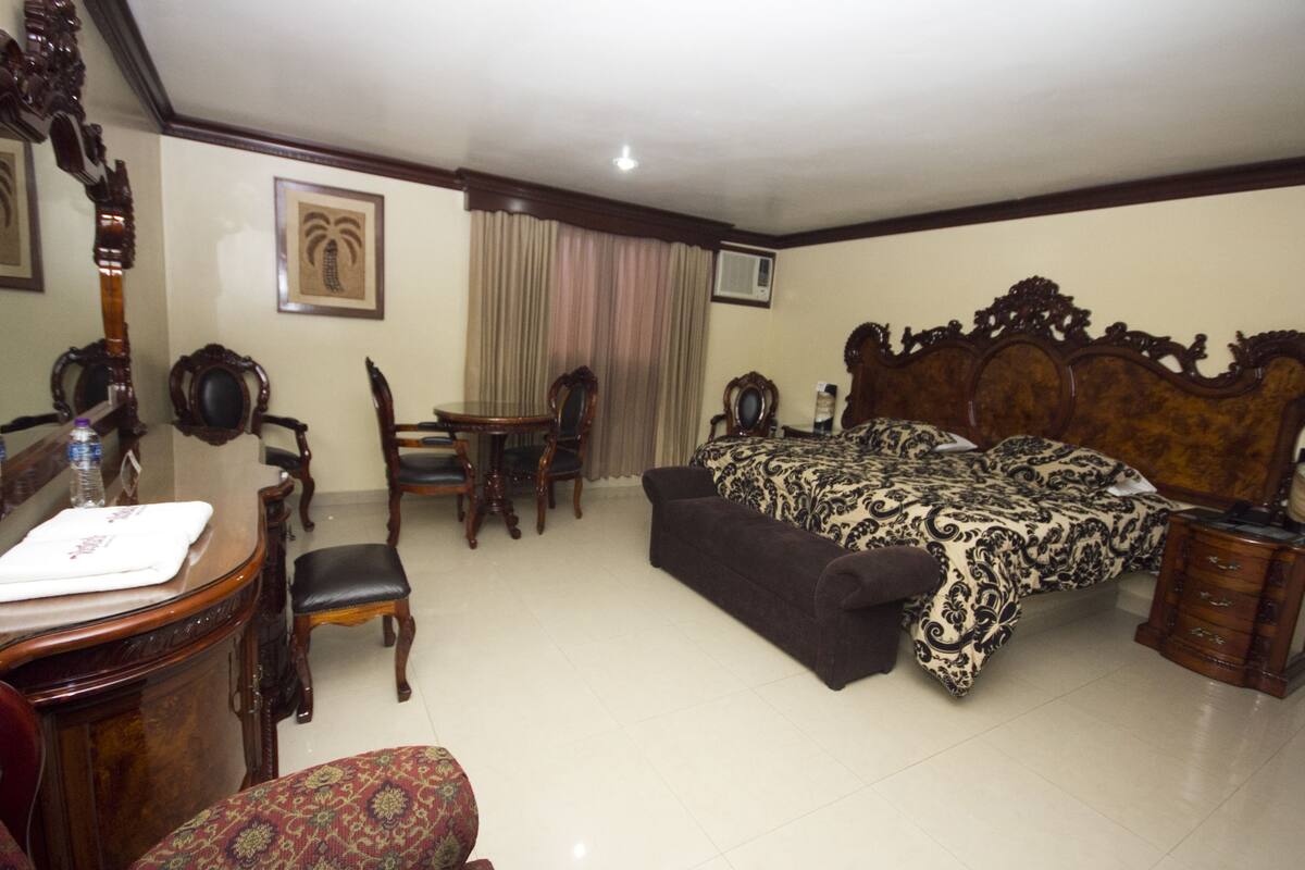 Junior Suite, 1 King Bed | In-room safe, iron/ironing board, WiFi (free), bed sheets
