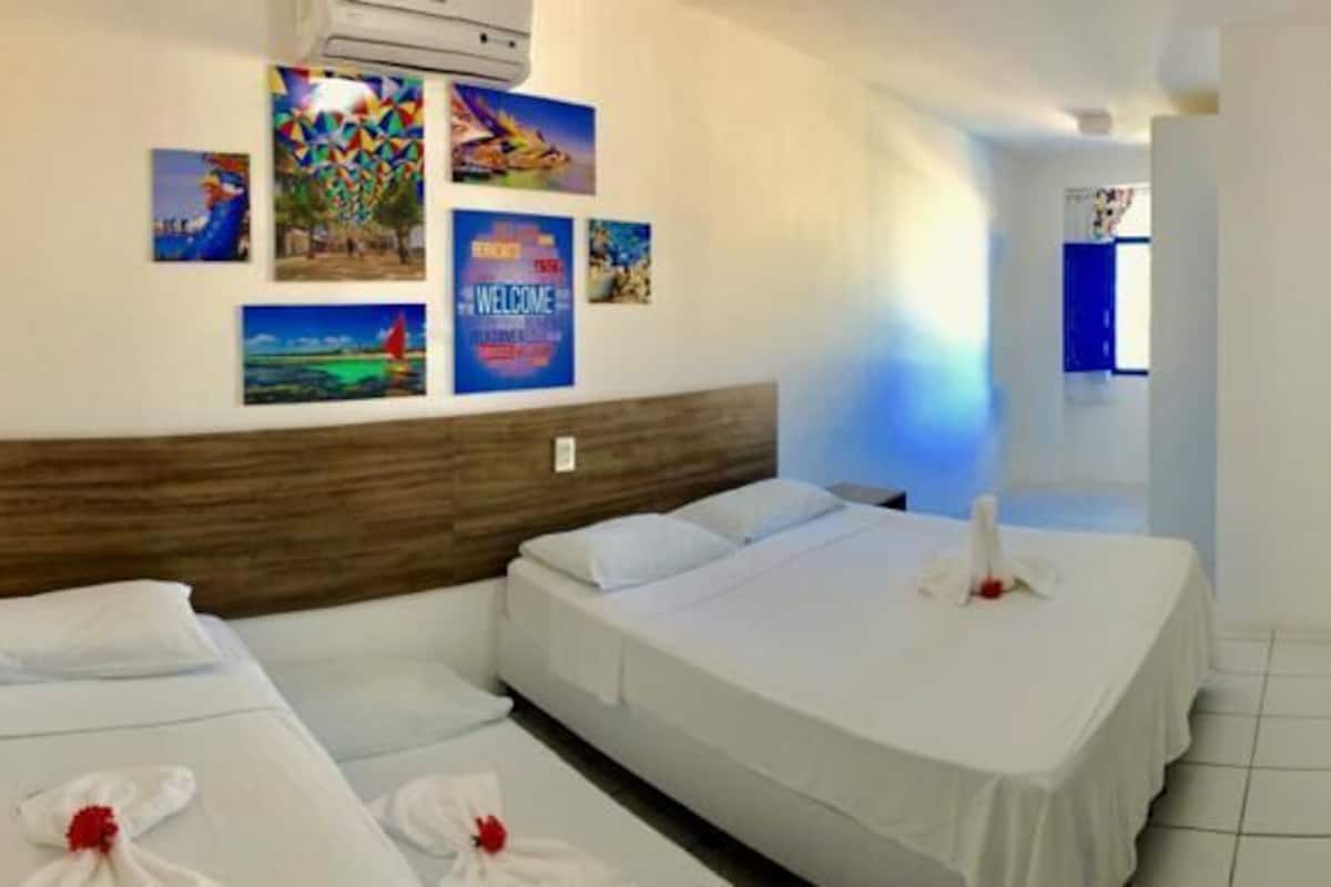 Standard Quádruplo | Minibar, iron/ironing board, free WiFi, bed sheets