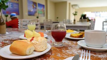 Desayuno bufé gratuito y diario