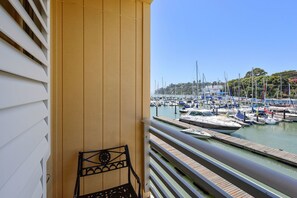 Deluxe Room, 1 King Bed | Balcony