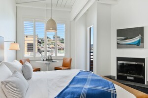 Deluxe Room, 1 King Bed