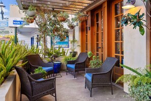 Terrace/patio - Waters Edge Hotel (Tiburon)