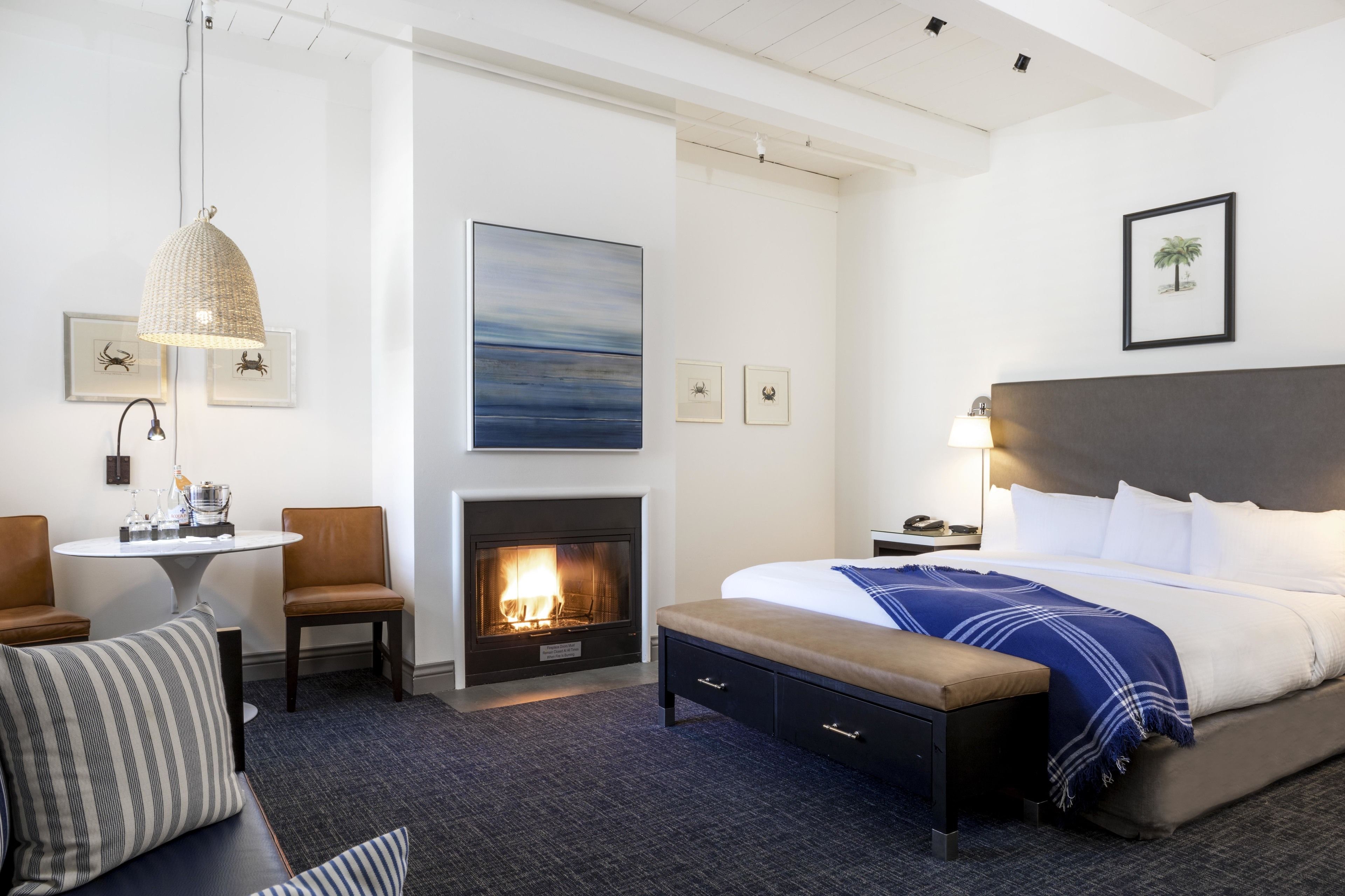 basic room, 1 king bed | desk, iron/ironing board, free cots/infant beds, free rollaway beds