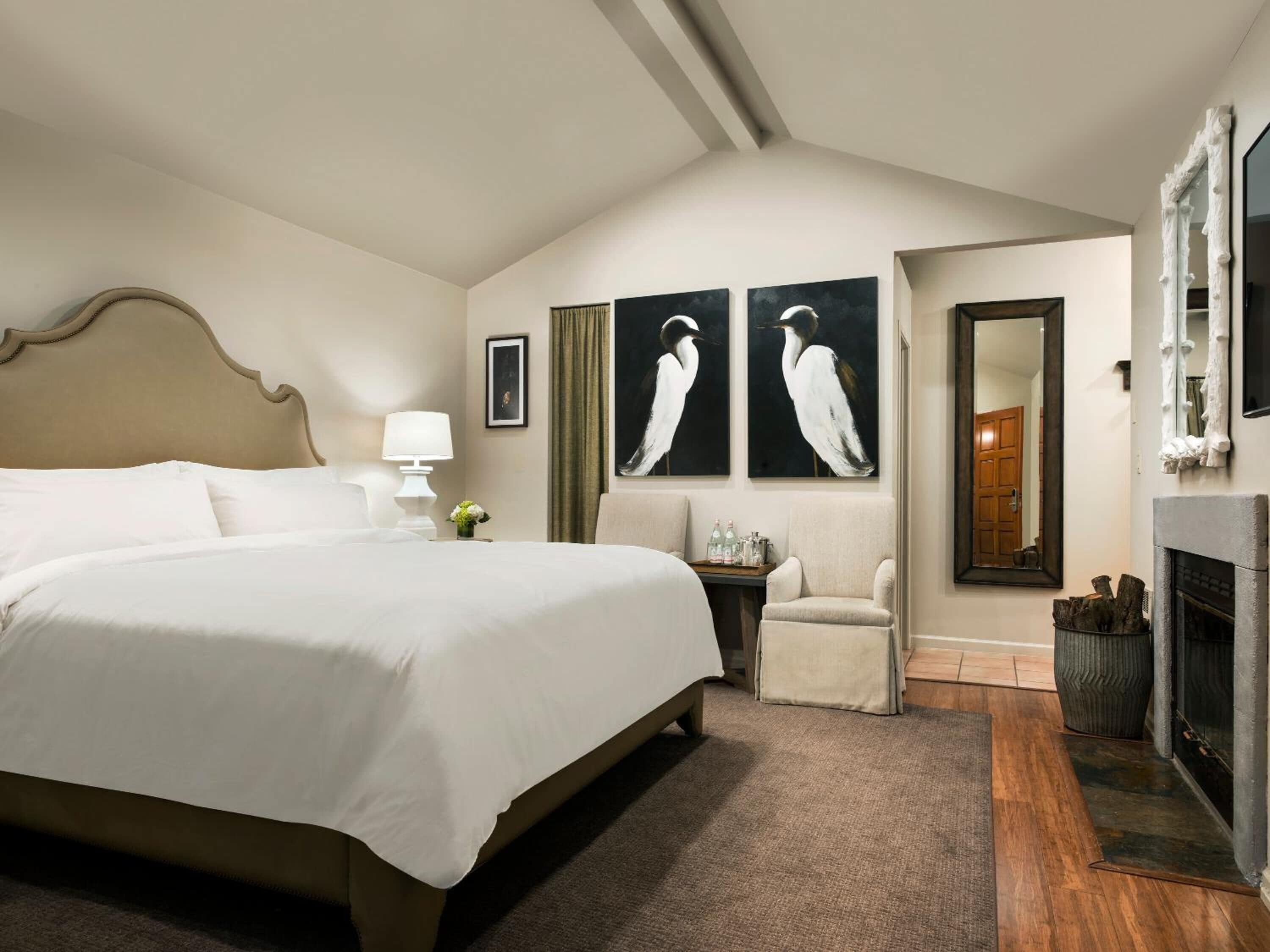 1 bedroom, individually decorated, individually furnished