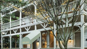 A two-story house with a balcony and a staircase leading to the entrance. - Mill Valley Inn (Mill Valley)