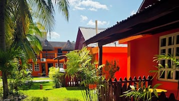 Habitación doble, 2 camas matrimoniales | Terraza o patio