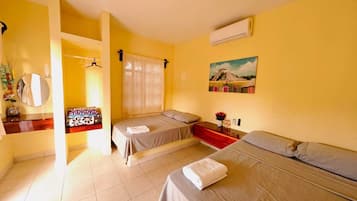 Habitación doble, 2 camas dobles | Wifi gratis y ropa de cama