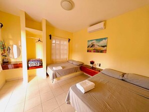 Phòng đôi, 2 giường đôi | Truy cập Internet không dây miễn phí, bộ trải giường 