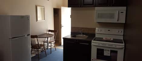 Economy Studio Suite, Kitchenette | Private kitchen | Fridge, microwave