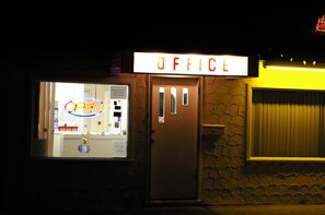 Front of property - evening/night - Hat Motel (Medicine Hat)
