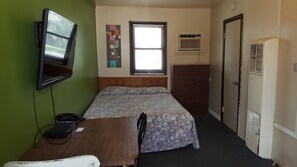 Suite Studio Économique, coin cuisine | Vue de la chambre