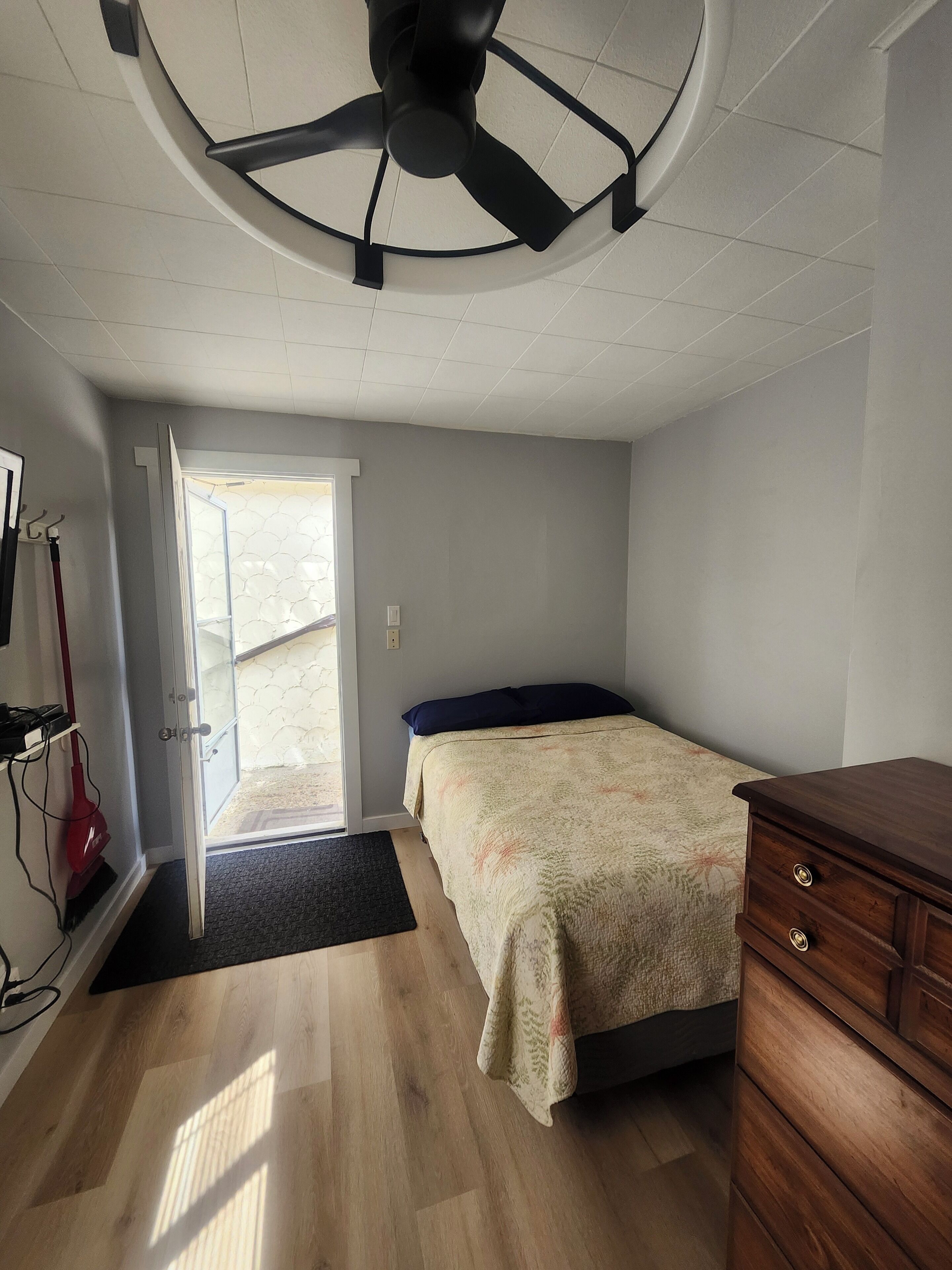 Basic Room, 1 Double Bed, Non Smoking, Refrigerator & Microwave | Individually furnished, desk, free WiFi, bed sheets